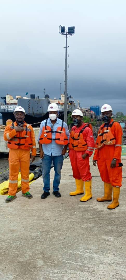 Yankys crew coordinating a multi-vessel dockside operation