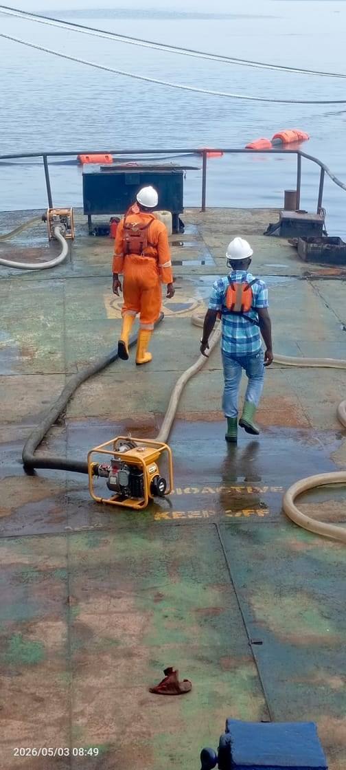 Yankys crew on deck during a water transfer operation